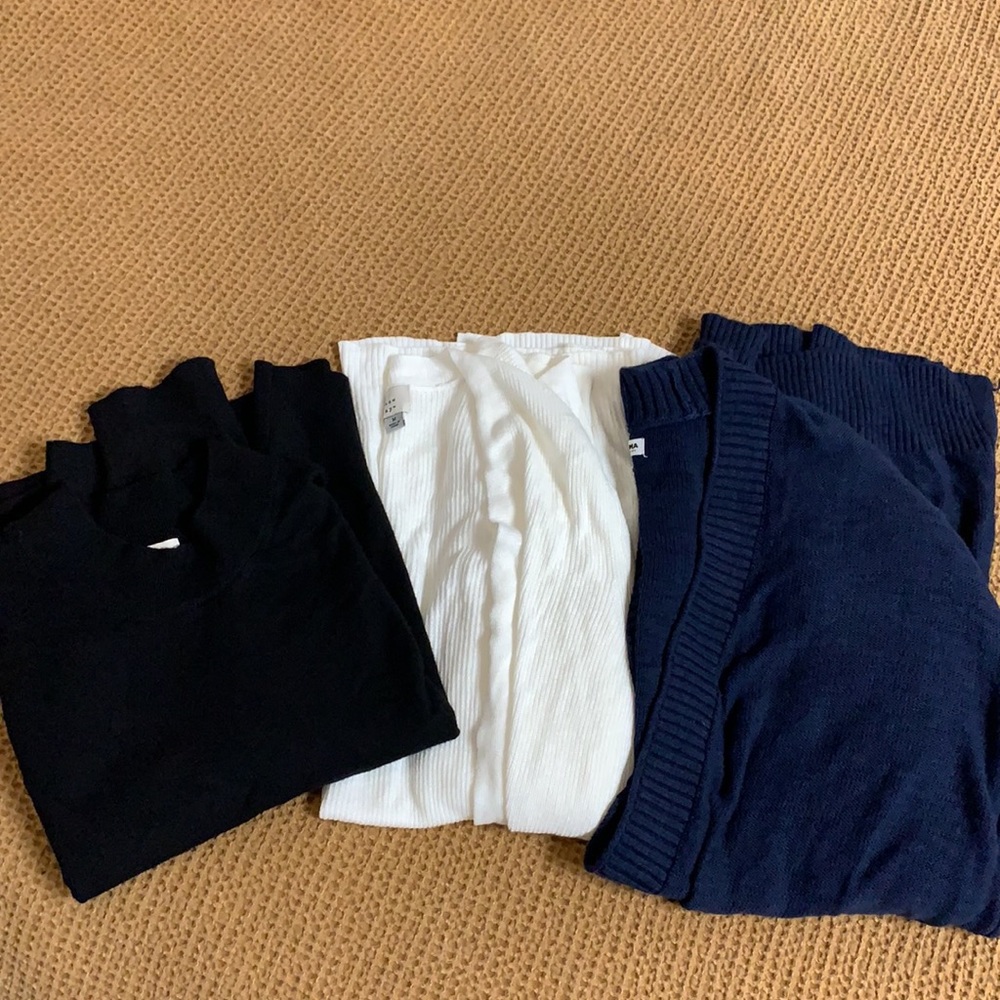 Women’s sweater lot size large sweater and medium cardigans.